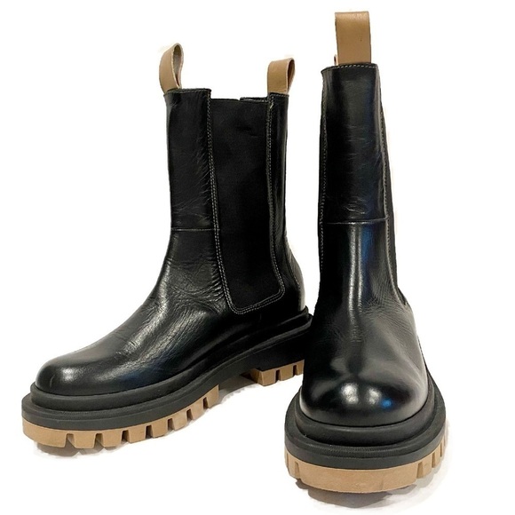 NWT — Carvela Leather Ankle Boots with Pull Tabs Size 7 (38 eu) - Picture 1 of 11
